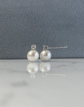 Guy wakeling signature collection //  9ct YELLOW Gold, Pearl and Diamond Stud Earrings
