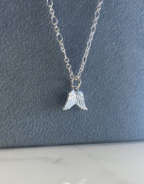 chlobo / angel wings necklace