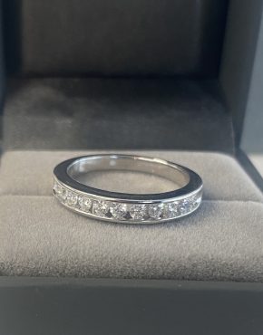 GUY WAKELING SIGNATURE COLLECTION // DIAMOND SET BAND